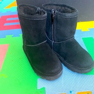 Black unisex Bearpaw toddler boots